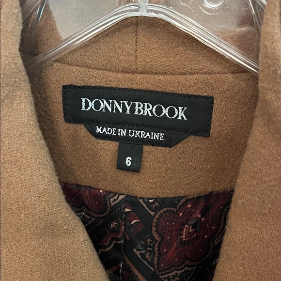 Elegant Brown Double-Breasted Trench Coat - Picture 2 of 5